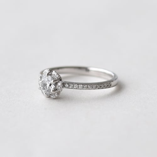 Zásnubní prsten s lab-grown diamanty ve tvaru květiny Katalin