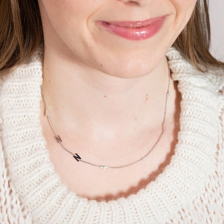 Náhrdelník se 4 písmenky podle vaší volby a diamantem Lupe 151202