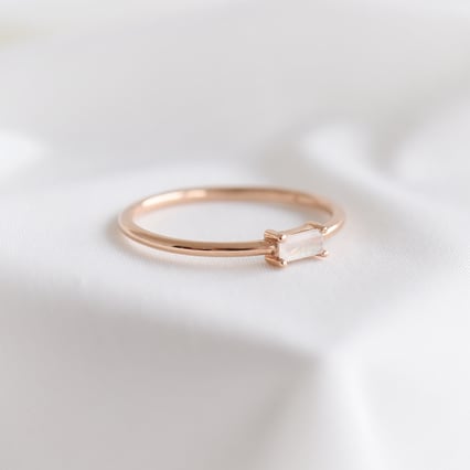 Prsten s měsíčním kamenem baguette tvaru Koos