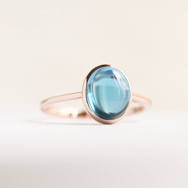 Modrý topaz ve zlatém prstenu Jariet 145273