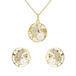 Kolekce stříbrných šperků s perlami a bílými topazy Darleen