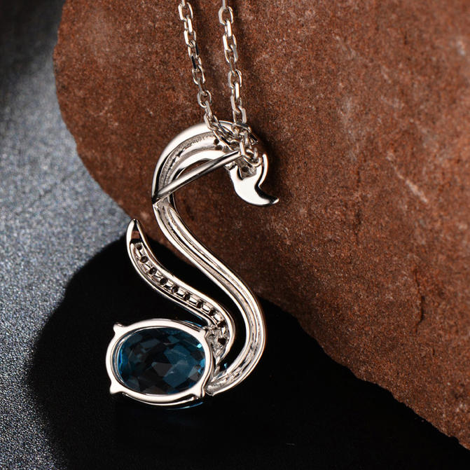Náhrdelník labuť s topazem 8487