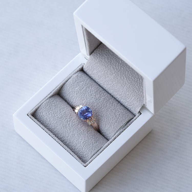 Tanzanitový zlatý prsten s diamanty 72314