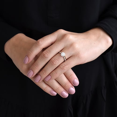 Zásnubní prsten s diamanty ve tvaru květiny Evander