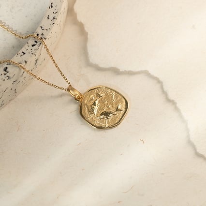 Stříbrný přívěsek se symboly znamení zvěrokruhu Ryby