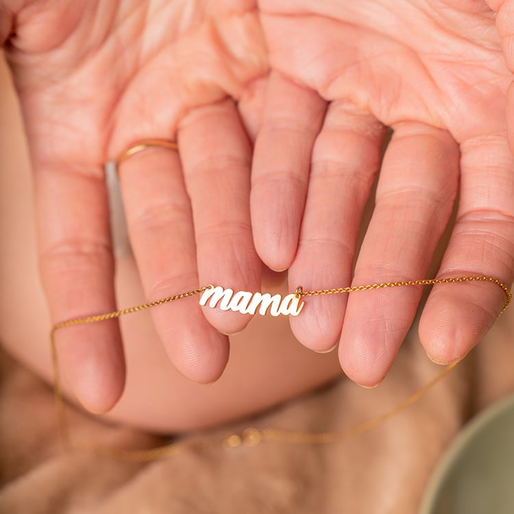 Stříbrný náhrdelník s nápisem Mama 118302