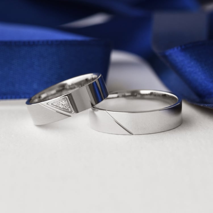 Trendy snubní prsteny ze zlata s diamanty Mert 114354