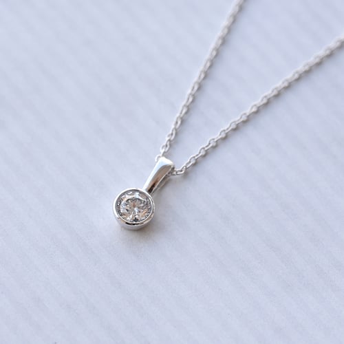 Přívěsek s výběrem karátové váhy lab-grown diamantu Martha