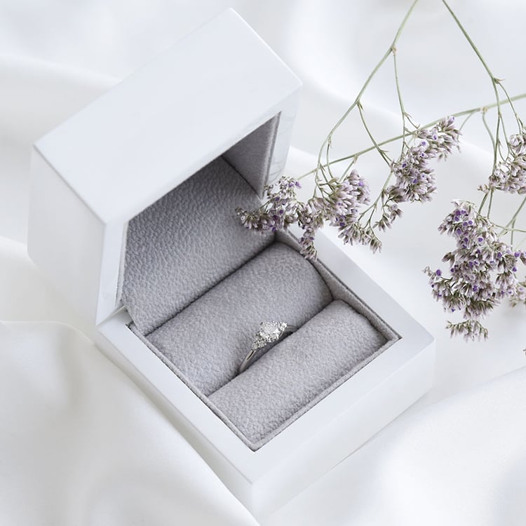 Platinový prsten 93369