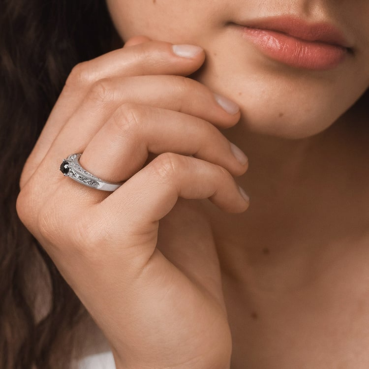 Vintage zlatý zásnubní prsten s černým diamantem Lerien 154094