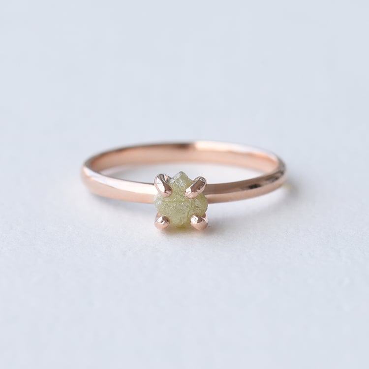 Prsten s neopracovaným diamantem 74366