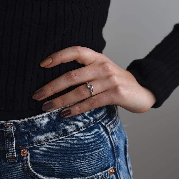 Zásnubní zlatý prsten s diamanty 75741