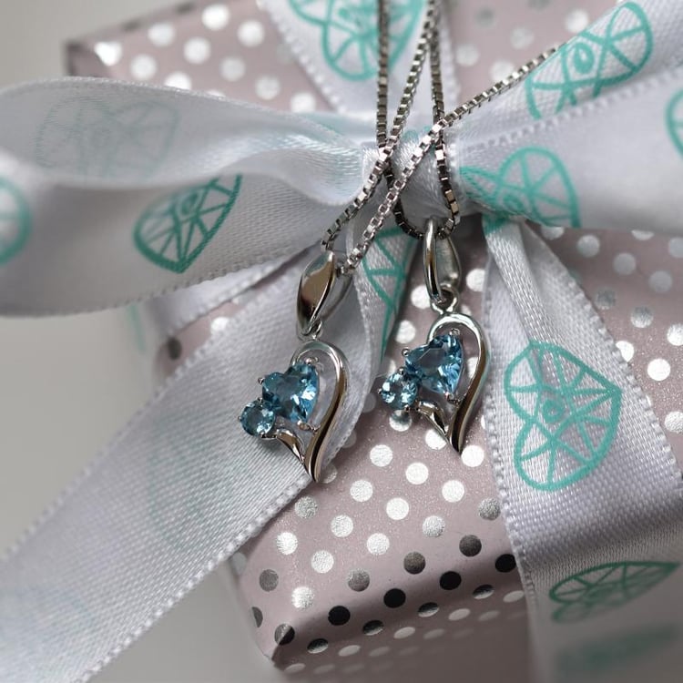 Srdíčka s topazy 26072