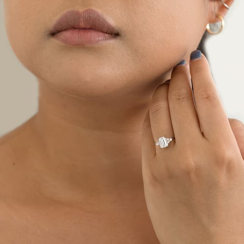 Zásnubní prsten ze zlata v oříškové barvě s moissanitem a lab-grown diamanty Miha