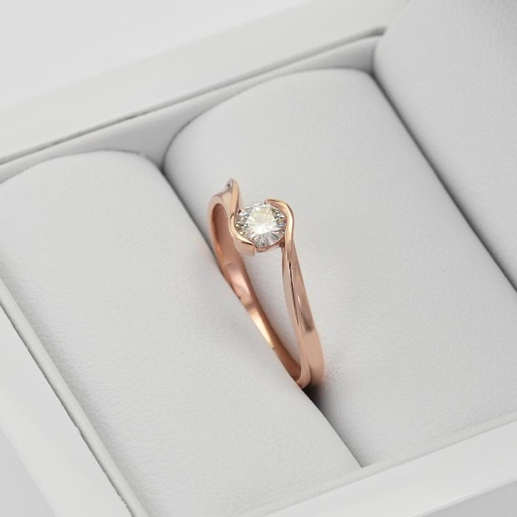 Moissanitový zlatý prsten 22268