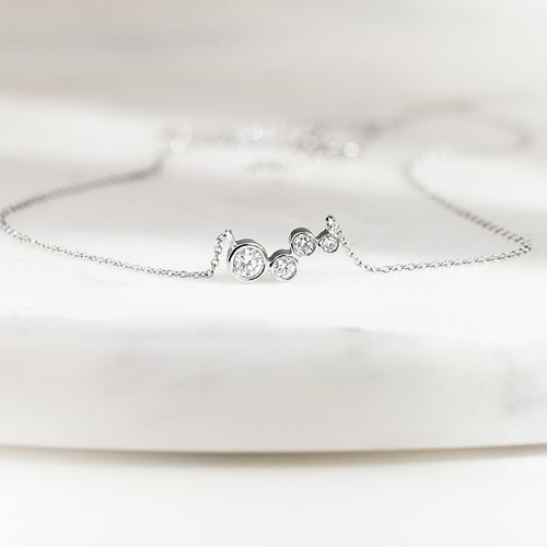 Moderní stříbrný náhrdelník s diamanty Viola