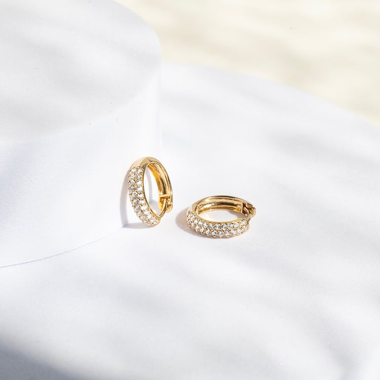 Stříbrné pavé kruhové náušnice s bílými topazy Shaviv 142851