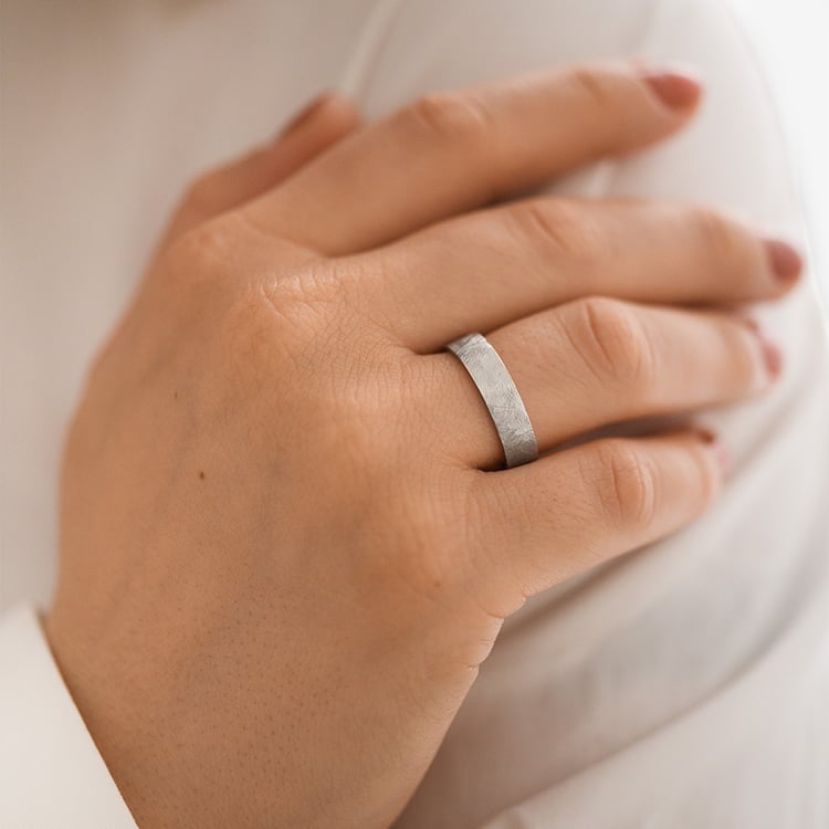 Netradiční zlaté snubní prsteny s diamanty Alexis 157188