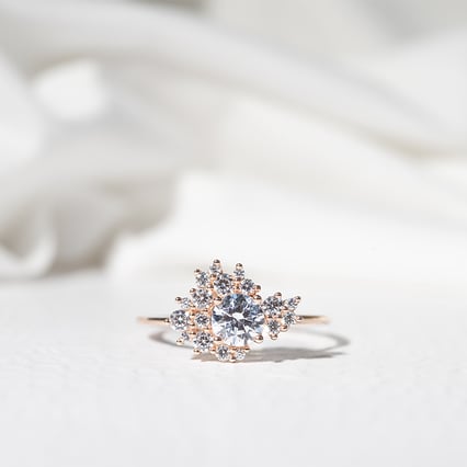 Atypický zásnubní cluster prsten s lab-grown diamanty Moore