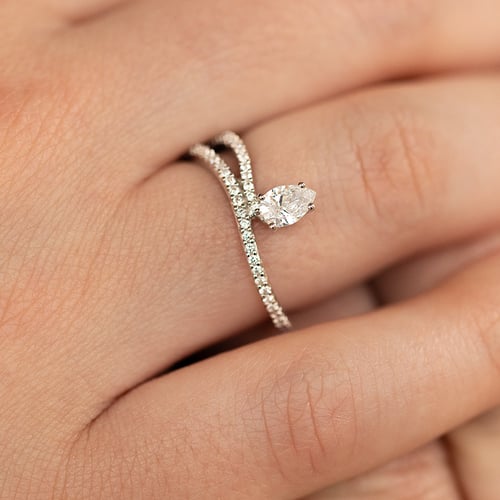 Atypický zásnubní prsten s lab-grown diamanty Reptie