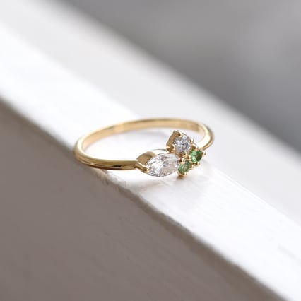 Jemný prsten s moissanity a tsavorit granáty Lowri