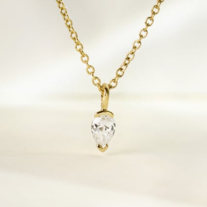 Minimalistický přívěsek ze stříbra s diamantem ve tvaru pear Malena
