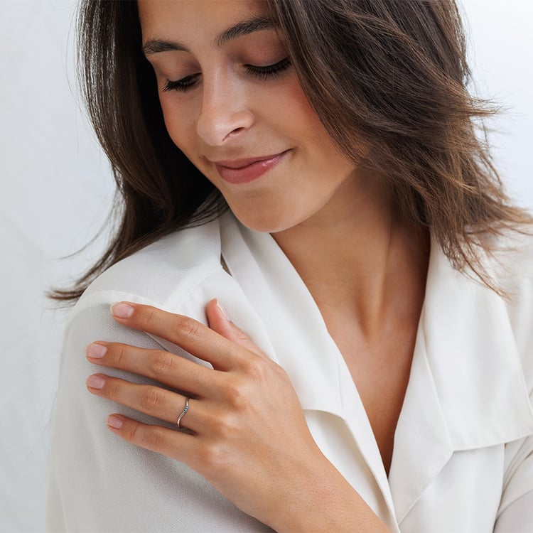 Stříbrný prsten se třemi modrými diamanty 157762