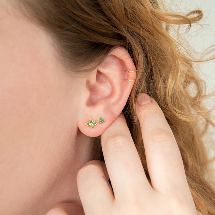 Zlatá piercing náušnice se smaragdy Amina 124511