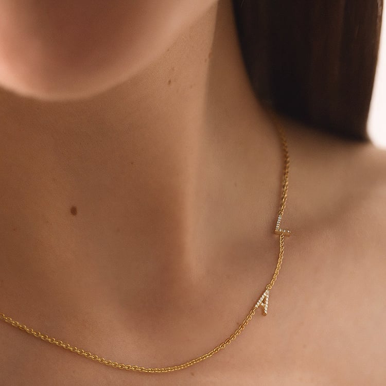 Náhrdelník se 2 písmenky a lab-grown diamanty Lupe 152784