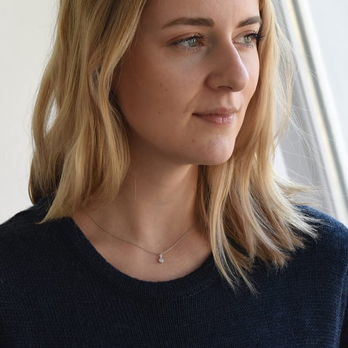 Minimalistický diamantový bezel přívěsek Martha