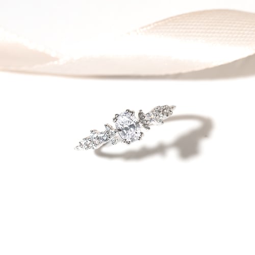 Zásnubní prsten s oval diamantem Mica