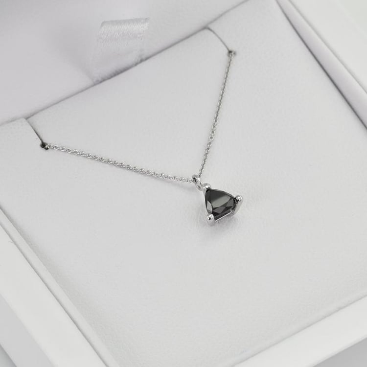 Zlatý náhrdelník s černým trillion diamantem 37522