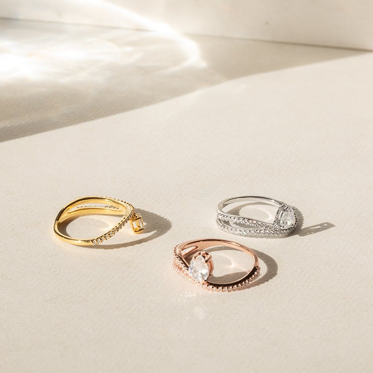 Atypický zásnubní prsten s lab-grown diamanty Reptie 138628