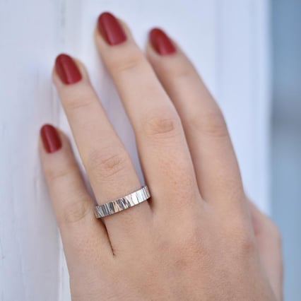 Zlaté snubní prsteny s reliéfem Zottel