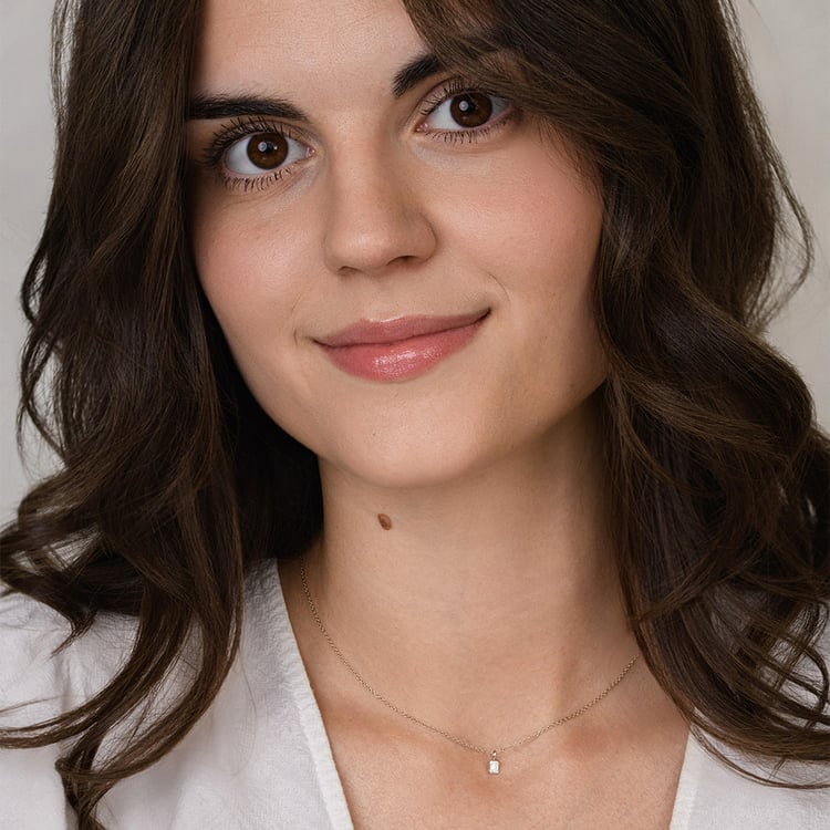 Minimalistický přívěsek ze stříbra s emeraldem Lias 160447