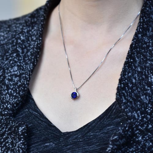 Safírový stříbrný přívěsek s elegantní jiskrou Thirumal