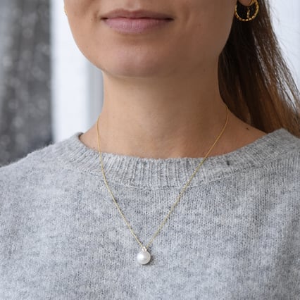 Romantická zlatá kolekce šperků s bílými perlami a zirkony Bianco