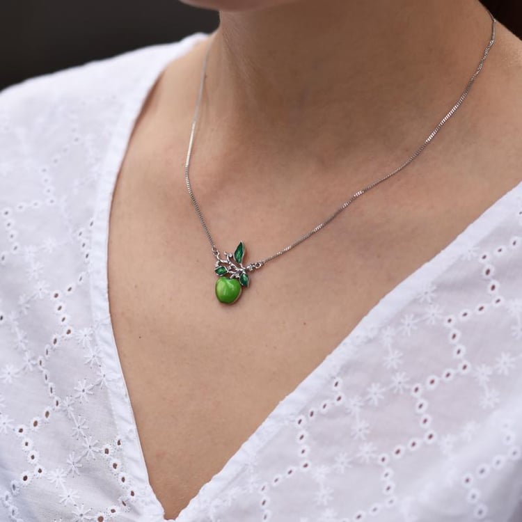 Stříbrný náhrdelník s jablkem a enamelem 43526