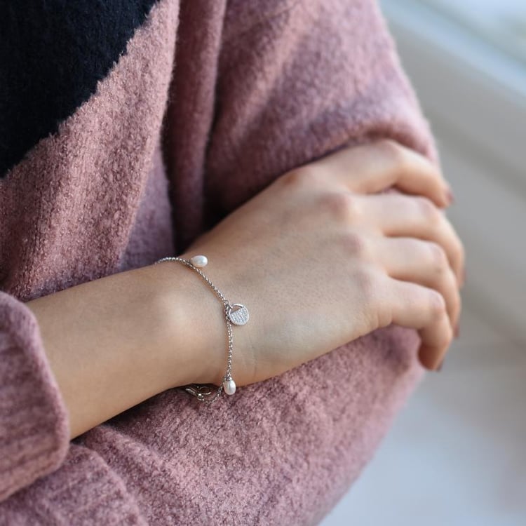 Romantický stříbrný náramek s perlami a zirkony 51919