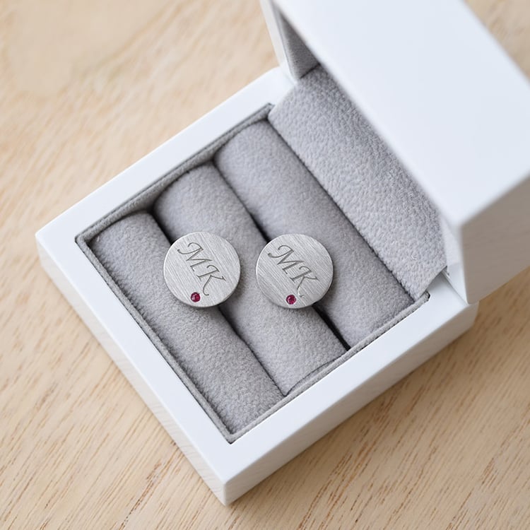 Knoflíčky ze stříbra s gravírem a rubíny 68898
