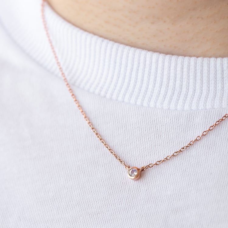 Stříbrný minimalistický náhrdelník s měsíčním kamenem Glosie 125149