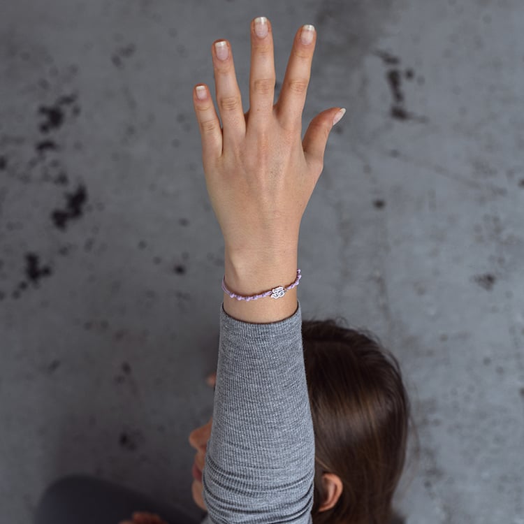 Šňůrkový jóga náramek se symbolem Om 134188