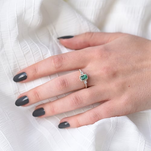 Zlatý prsten s emerald smaragdem a diamanty Dery