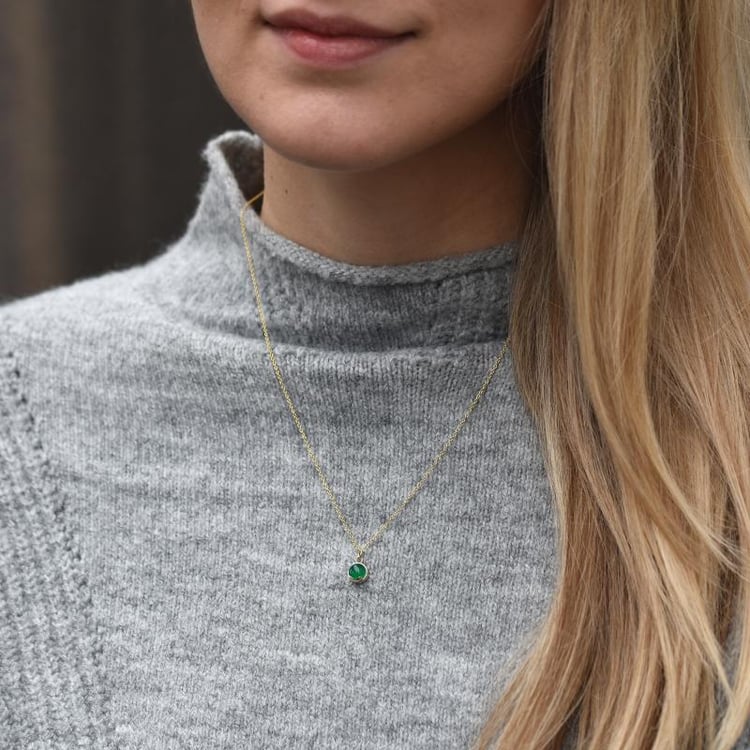 Náhrdelník s cabochon onyxem ze žlutého zlata 50945