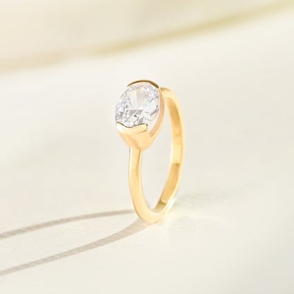 Zásnubní prsten s half-bezel oválným diamantem Hortensia