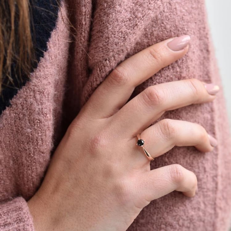 Prsten z růžového zlata s diamantem 42469