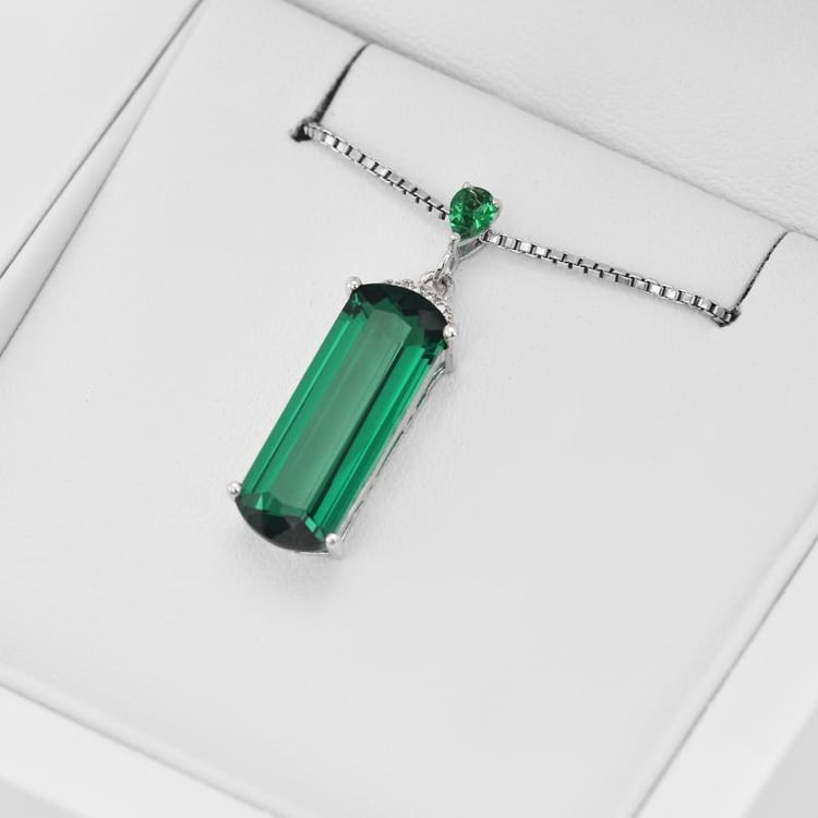 Náhrdelník se smaragdem 18334