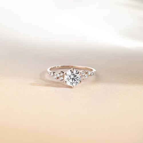 Zásnubní prsten z oříškového zlata s lab-grown diamanty Carina