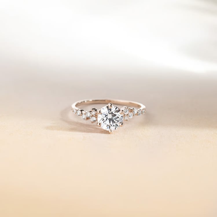 Zásnubní prsten z oříškového zlata s lab-grown diamanty 165189