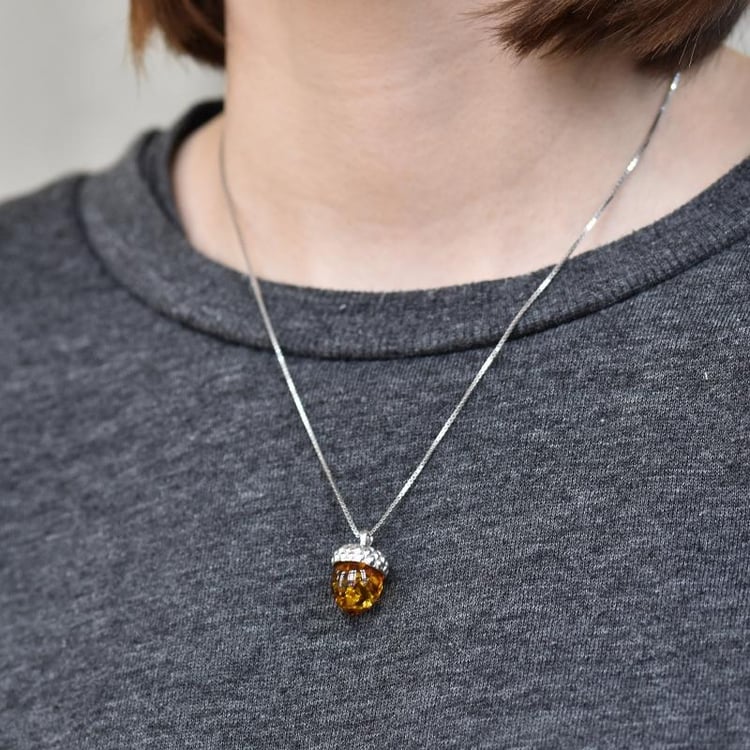 Stříbrný jantarový přívěsek 27168